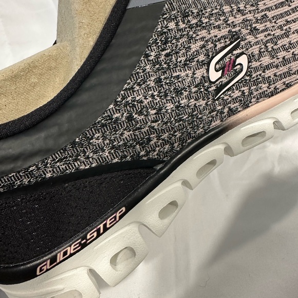 SKECHERS
Black & Light Pink Glide Step Head Start Trainers - Picture 4 of 9